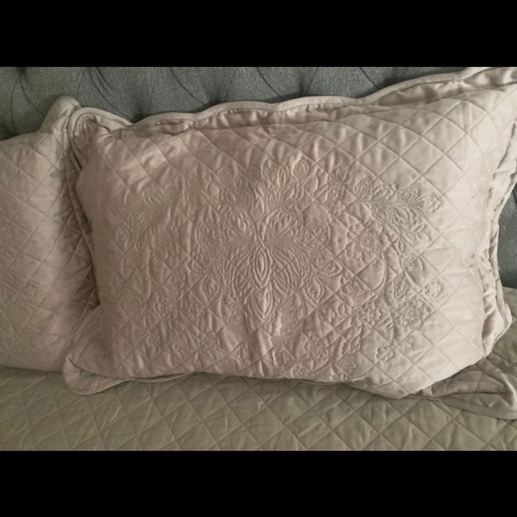 ❌❌SOLD❌❌ Martha Stewart Collection | Bedding Set - Picture 9 of 11